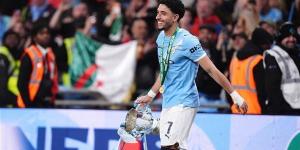 عمر مرموش على مقاعد بدلاء مانشستر سيتي أمام بيرنلي في الدوري الإنجليزي