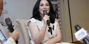 سولاف فواخرجي تكشف كواليس تجربتها في السينما الإيرانية عبر «أرض الملائكة»