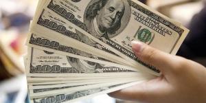 خبيرة اقتصادية: تراجع الدولار دون 52 جنيهًا يعكس هدوء التوترات العالمية