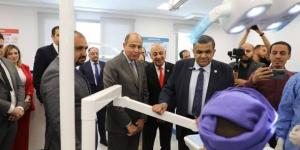 محافظ المنيا يتفقد معامل وعيادات طب الأسنان بجامعة دراية