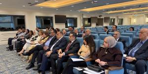 وزير الطيران المدني يستعرض استراتيجية تطوير القطاع وتعزيز تنافسيته