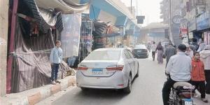 الشوادر والمحال التجارية تسيطر على شوارع قنا