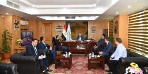 محافظ الفيوم يبحث آليات تعزيز التعاون مع مسئولي شركة "بتروسيلا"