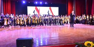 محافظ أسيوط يشهد حفل تخرج طلاب مدرسة النيل الدولية بأسيوط الجديدة