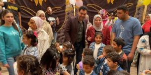 جامعة المنوفية الأهلية تحتفل بيوم اليتيم وترسم البسمة على وجوه 40 طفلًا