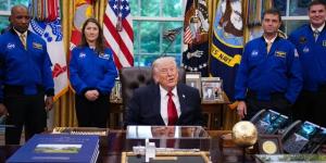 رد فعل رواد فضاء على تصريحات ترامب حول الإفراج عن ملفات الأجسام الطائرة المجهولة (فيديو)