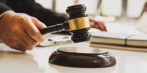 "قطار المحاكمات".. استكمال محاكمة 26 متهمًا بقتل شخصين وطبيب تجميل تسبب بوفاة عروس