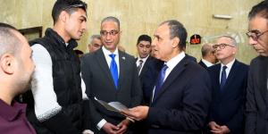 وزير الخارجية يعيد افتتاح مكتب تصديقات أحمد عرابي بالمهندسين عقب رفع كفاءته