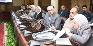 محافظ الغربية يعقد اجتماعًا موسعًا مع مصنعي لمبات الليد بقرية شقرف بمركز طنطا