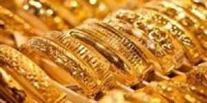 الذهب يتراجع بخطوات هادئة.. وعيار 21 يفقد مكاسب اليوم وسط ترقب بالسوق