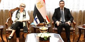 وزير الرياضة يناقش خطط دعم الجمباز مع سفيرة فنلندا