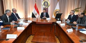 وزير الصناعة يبحث مع غرفة صناعة الأدوية سبل النهوض بالقطاع وصادراته