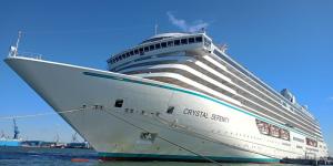 ميناء بورسعيد يستقبل 752 سائحًا على متن السفينة CRYSTAL SERENITY
