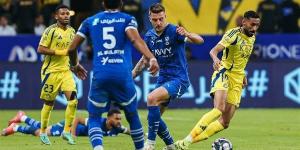 الهلال يطلب حكاماً أجانب لموقعة "ديربي الرياض" أمام النصر في صراع القمة