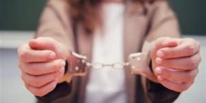 ضبط سيدتين لاتهامهما بالتعدي بالسب والتلويح بإشارات خادشة لشخص بالقاهرة