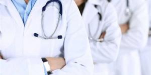 نقيب الأطباء يدعو لوقف قبول طلاب الطب بالكليات غير المرتبطة بمستشفى جامعي