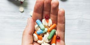 خطورة الإفراط في استخدام المكملات الغذائية دون إشراف طبي (فيديو)
