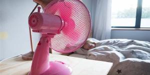 هل النوم في المروحة طوال الليل يؤثر على الجيوب الأنفية والعضلات؟