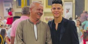 نجوم الزمالك يقدمون واجب العزاء فى وفاة والد محمد شحاتة