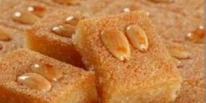 البسبوسة بالسميد والزبادي.. حلوى شرقية بطعم أصيل وخطوات سهلة