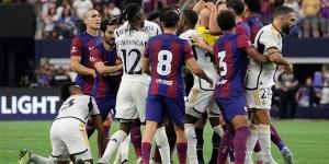 كلاسيكو "التتويج".. برشلونة على بُعد خطوة من حسم الليجا وتسليم الكأس في "كامب نو"