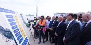 وزير النقل يتابع تطوير طريق الصعيد الصحراوي ومحور أبو تيج بأسيوط