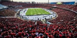 إعلامي: ستاد القاهرة "صامت" في نهائي الكاس.. اتفرجوا على جماهير نهائي السلة