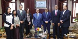 وزير الإعلام ورئيس الأكاديمية العربية يبحثان تطوير التعليم الإعلامي الرقمي والذكاء الاصطناعي