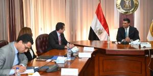 وزير الصناعة يبحث مع شركة سيمكس العالمية التوافق مع خطط الدولة للتنمية الصناعية