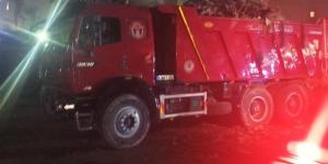 الجيزة ترفع 650 طن مخلفات من منطقة أرض الرخام بحي المنيرة الغربية