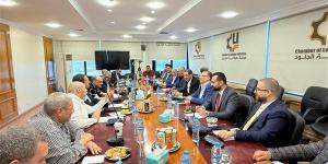 شُعب الأحذية والمصنوعات الجلدية ومستلزمات الإنتاج تبحث مع رواد الصناعة تحديات القطاع وخطط تطويره