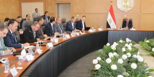 وزير الكهرباء يجتمع برؤساء شركات إنتاج، ونقل، وتوزيع الكهرباء، ويوجه برفع درجة الاستعداد لمجابهة ارتفاع الأحمال