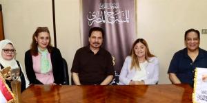 إيمان كريم تلتقي رئيس المهرجان القومي للمسرح لدمج الأشخاص ذوي الإعاقة في الأعمال الفنية