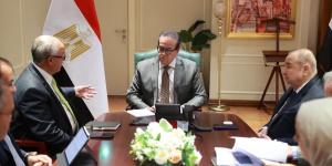 وزير الصحة يبحث مع رئيس غرفة صناعة الدواء تعزيز توطين صناعة الدواء ودعم الاكتفاء الذاتي