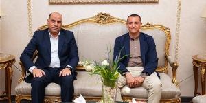 محافظ أسوان يستقبل وزير العمل استعدادًا لجولة ميدانية بـ3 محافظات في الصعيد