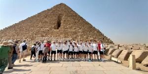 منتخب المجر للشباب لكرة اليد يزور الأهرامات في جولة تاريخية