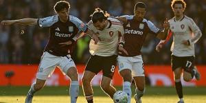 أستون فيلا يكتسح ليفربول برباعية ويقترب من دوري الأبطال