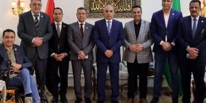 تمليك أراضي الإصلاح ونقل الورش.. نواب “مستقبل وطن” يسلمون محافظ الإسماعيلية 4 ملفات جماهيرية
