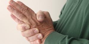 تنميل الأطراف.. متى يكون عرضًا عابرًا ومتى يكشف عن مشكلة في الأعصاب؟