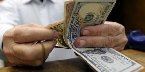 تراجع محدود للدولار عالميًا وسط أنباء عن تفاهمات أمريكية إيرانية