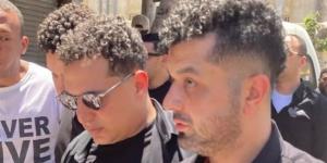 أول الحضور.. رضا البحراوي يواسي حمو بيكا ووالدته