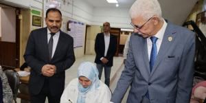 رئيس جامعة المنوفية يتفقد سير أعمال امتحانات الفصل الدراسي الثاني بكلية التربية