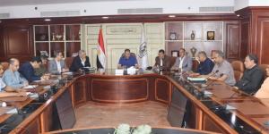 سكرتير عام بني سويف يناقش مستجدات الموقف التنفيذي والمالي لمشروعات الخطة الاستثمارية