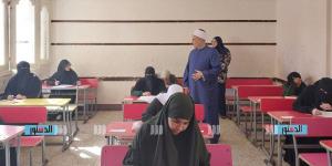 رئيس أزهر مطروح يتفقد امتحانات القسم الأدبي في القرآن والحديث