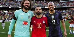 "حقبة صنعت اسم ليفربول".. كلوب يتحدث عن صورة محمد صلاح وبيكر وفابينيو