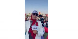 «كأنها عمارة».. انبهار الجمهور بأكبر شاشة عرض للمونديال بالعاصمة الجديدة (فيديو)