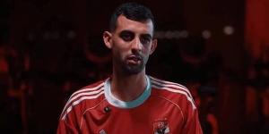 كيف يحل عموتة أزمة الجبهة اليسرى في الأهلي أمام برشلونة؟
