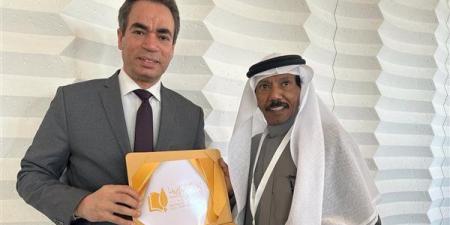 اتحاد
      كتاب
      أفريقيا
      وآسيا
      يمنح
      وسام
      الشرف
      للأديب
      السعودي
      عبده
      خال
      الحائز
      على
      جائزة
      البوكر