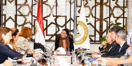 وزيرة
      البيئة
      تستعرض
      الجهود
      المصرية
      نحو
      التحول
      للأخضر
