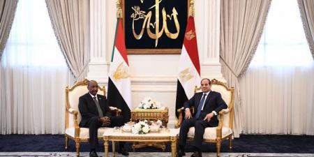 السيسي
      والبرهان
      يتوجهان
      لقصر
      الاتحادية
      لبدء
      المباحثات
      المصرية
      السودانية